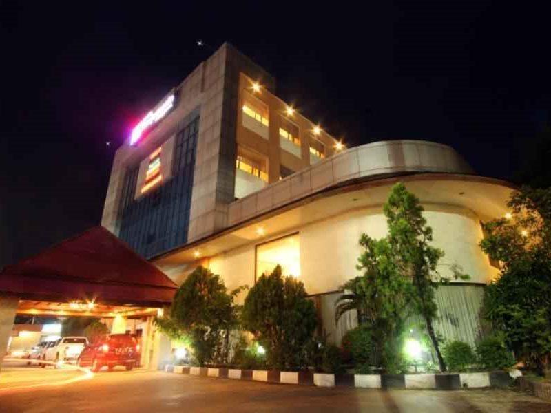 Banjarmasin International Hotel Exterior photo